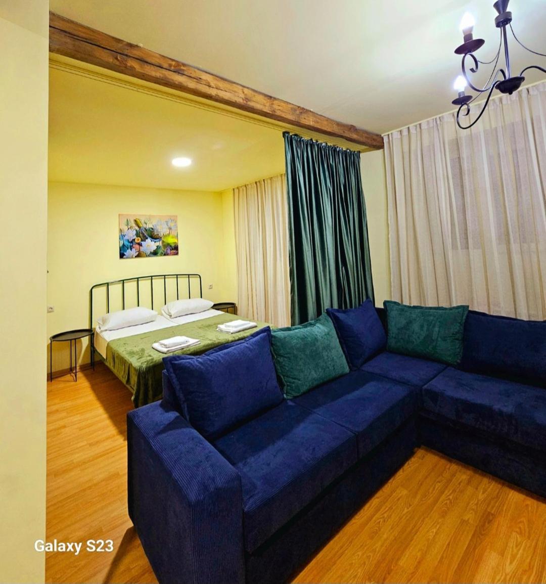 Apartment In The Old District 트빌리시 외부 사진