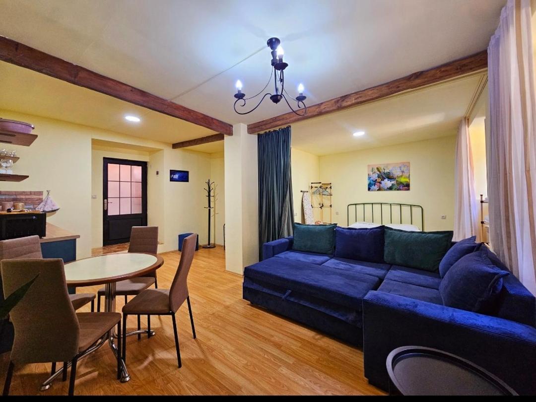 Apartment In The Old District 트빌리시 외부 사진